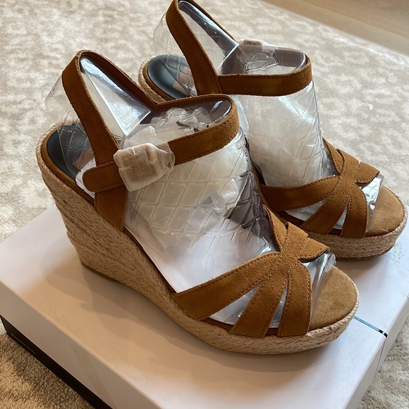 Dolce Vita Tan Wedge Sandals - Picture 5 of 10